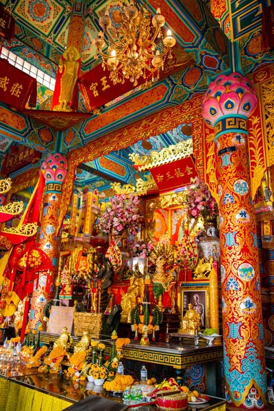 Chao Pho Nakharat Santuário ou Chao Por Nakarat Chansen templo chinês em Nakhon Sawan, Tailândia — Fotografia de Stock