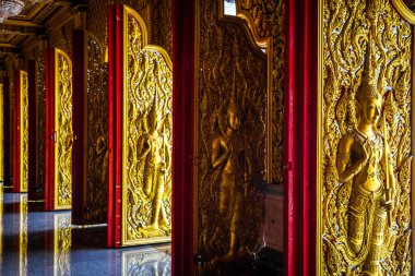 Wat Chantaram ve Wat Tha Sung tapınağı, Kristal Mabet 100 metre uzunluğunda, Uthai Thani, Tayland