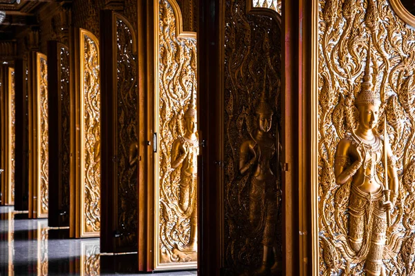 Wat Chantaram ve Wat Tha Sung tapınağı, Kristal Mabet 100 metre uzunluğunda, Uthai Thani, Tayland