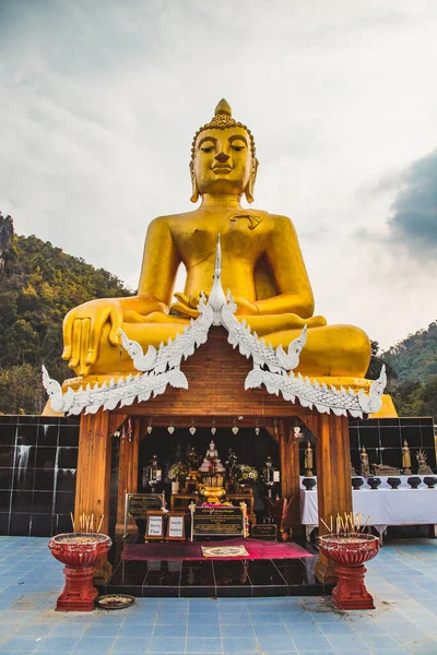 Templo de Wat Na Khuha en Phrae Tailandia — Foto de Stock