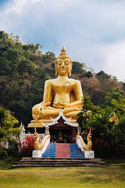 Wat Na Khuha Tempel in Phrae Thailand — Stockfoto