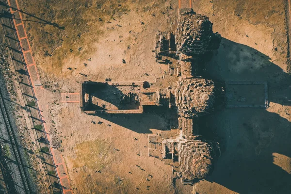 Aerial view of Pra Prang Sam Yod or Phra Prang Sam Yot ruin temple with monkeys, in Lopburi, Thailand — Stock Photo, Image