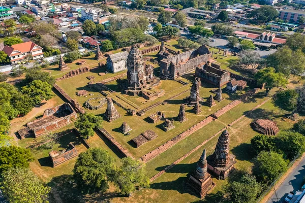 Vista aérea de wat phrasi rattana mahathat, templo ruína em Lopburi, Tailândia — Fotografia de Stock