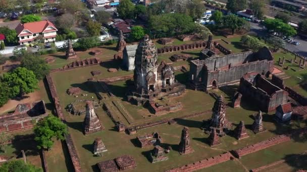 Flygfoto av Wat Phrasi rattana mahathat, ruin tempel i Lopburi, Thailand — Stockvideo