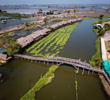 Sapan Khong Yüzen Pazarı 'nın havadan görünüşü Suphan Buri, Tayland, Güney Asya