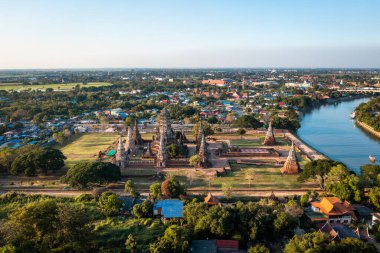 Wat Chaiwatthanaram, Tayland 'ın Ayutthaya adasının dışındaki Chao Phraya Nehri' nin batı kıyısında yer alan bir Budist tapınağıdır. Ayutthayas 'ın en bilinen eserlerinden biridir.