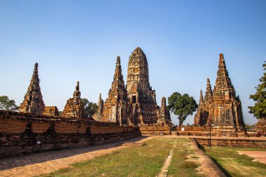 Wat Chaiwatthanaram, Tayland 'ın Ayutthaya adasının dışındaki Chao Phraya Nehri' nin batı kıyısında yer alan bir Budist tapınağıdır. Ayutthayas 'ın en bilinen eserlerinden biridir.