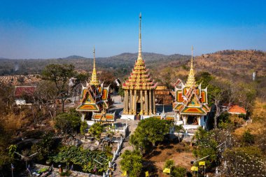 Wat Khao Phra Si Santhe, Tepedeki tapınak, Suphan Buri, Tayland, Güneydoğu Asya