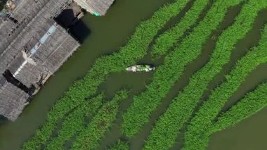 Sapan Khong Yüzen Pazarı 'nın havadan görünüşü Suphan Buri, Tayland, Güney Asya