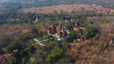 Wat Khao Phra Si Santhe, Tepedeki tapınak, Suphan Buri, Tayland, Güneydoğu Asya