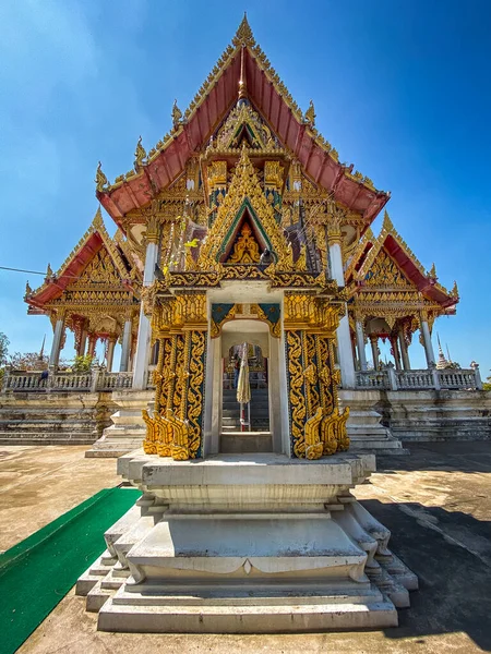 Templo Decorativo Com Vastas Estátuas Buda Esculturas Sombrias Que Retratam — Fotografia de Stock