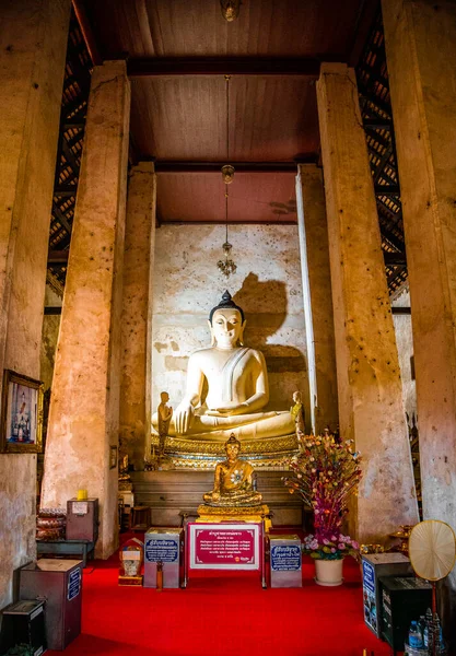 Ayutthaya, Tayland 'daki Wat Maenangpluem tapınağı. Yüksek kalite fotoğraf