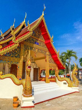 Wat Phutthabat Tak Pha tapınağı Lamphun, Tayland, Güney Doğu Asya 'daki dağın tepesinde.