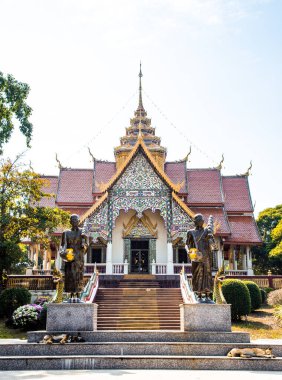 Wat Phutthabat Tak Pha tapınağı Lamphun, Tayland, Güney Doğu Asya 'daki dağın tepesinde.