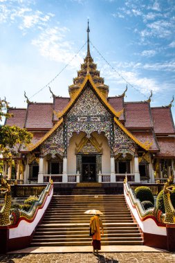 Wat Phutthabat Tak Pha tapınağı Lamphun, Tayland, Güney Doğu Asya 'daki dağın tepesinde.