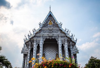 Bangkok, Tayland 'daki Pathum Thani' deki Wat Don Yai gümüş tapınağı. Yüksek kalite fotoğraf