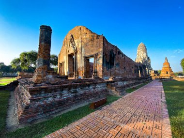 Wat Ratchaburana, Ayutthaya, Tayland 'da yer alan bir Budist tapınağıdır. Tapınaklar şehrin en iyi tapınaklarından biridir. Ayutthaya, Wat 'ın ada bölümünde yer almaktadır.