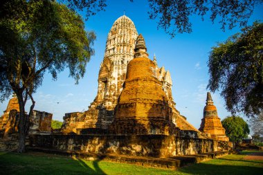 Wat Ratchaburana, Ayutthaya, Tayland 'da yer alan bir Budist tapınağıdır. Tapınaklar şehrin en iyi tapınaklarından biridir. Ayutthaya, Wat 'ın ada bölümünde yer almaktadır.