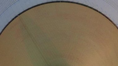 Wat Phra Dhammakaya, Tayland 'ın başkenti Bangkok' un kuzeyindeki Pathum Thani eyaletinde yer alan bir Budist tapınağıdır..