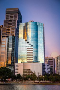 Benjakitti Parkı ya da Benjakitti Parkı, Bangkok 'un orta kesimindeki Khlong Toei İlçesi' nde, Queen Sirikit Ulusal Kongre Merkezi 'nin yanında yer alan bir parktır. Kraliçe Sirikit National 'a yakındır.