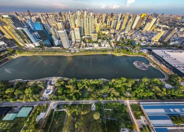 Benjakitti Parkı ya da Benjakitti Parkı, Bangkok 'un orta kesimindeki Khlong Toei İlçesi' nde, Queen Sirikit Ulusal Kongre Merkezi 'nin yanında yer alan bir parktır. Kraliçe Sirikit National 'a yakındır.