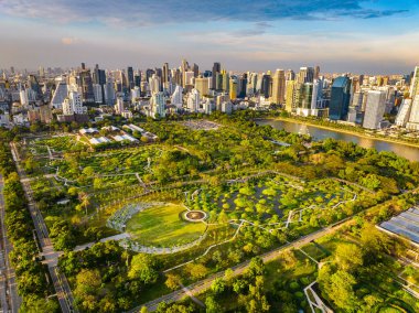 Benjakitti Parkı ya da Benjakitti Parkı, Bangkok 'un orta kesimindeki Khlong Toei İlçesi' nde, Queen Sirikit Ulusal Kongre Merkezi 'nin yanında yer alan bir parktır. Kraliçe Sirikit National 'a yakındır.