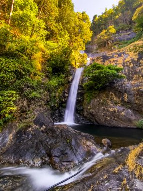 Doi Inthanon Ulusal Parkı 'nda Mae Pan şelalesi, Chiang Mai, Tayland. Yüksek kalite fotoğraf