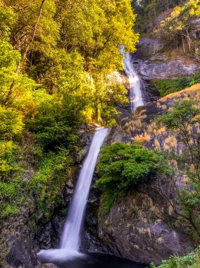 Doi Inthanon Ulusal Parkı 'nda Mae Pan şelalesi, Chiang Mai, Tayland. Yüksek kalite fotoğraf