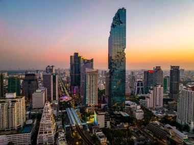 King Power Mahanakhon (eski adıyla MahaNakhon) Tayland 'ın başkenti Bangkok' taki Silom Sathorn 'da yer alan bir gökdelendir.