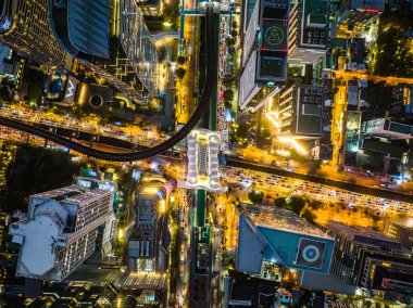 Sathorn 'daki yaya hava yürüyüşü Chong Nonsi Köprüsü, iş bölgesi, Bangkok, Tayland