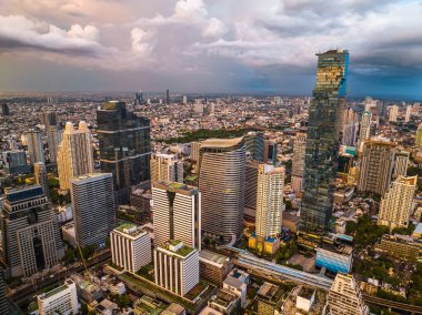 King Power Mahanakhon (eski adıyla MahaNakhon) Tayland 'ın başkenti Bangkok' taki Silom Sathorn 'da yer alan bir gökdelendir.