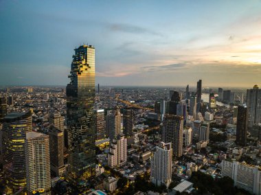 King Power Mahanakhon (eski adıyla MahaNakhon) Tayland 'ın başkenti Bangkok' taki Silom Sathorn 'da yer alan bir gökdelendir.