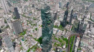 King Power Mahanakhon (eski adıyla MahaNakhon) Tayland 'ın başkenti Bangkok' taki Silom Sathorn 'da yer alan bir gökdelendir.