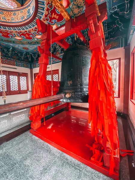 Complexo Espiritual Chinês Com Pagodes Santuários Brilhantemente Pintados Com Budas — Fotografia de Stock