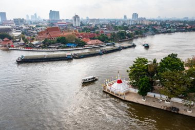 Wat Paramaiyikawat ya da kısaca Wat Paramaiyikawat, Tayland 'ın orta kesimindeki Chao Phraya Nehri' nde, Ko Kret, Nonthaburi Bölgesi 'nde bulunan antik bir Budist tapınağıdır.