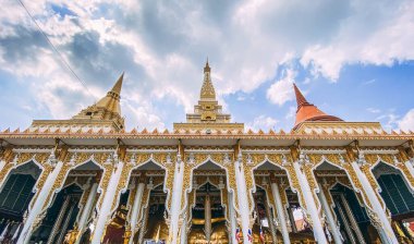 Wat Rat Prakhong Tham Tapınağı Nonthaburi, Tayland 'da uzanan Buddha ile. Yüksek kalite fotoğraf