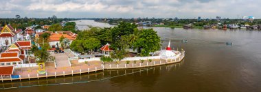 Wat Paramaiyikawat ya da kısaca Wat Paramaiyikawat, Tayland 'ın orta kesimindeki Chao Phraya Nehri' nde, Ko Kret, Nonthaburi Bölgesi 'nde bulunan antik bir Budist tapınağıdır.