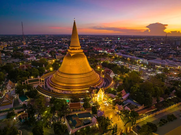 Phra Pathommachedi或Phra Pathom Chedi在泰国是个笨蛋 塔坐落在Nakhon Pathom镇中心的Wat Phra Pathommachedi Ratcha Wora — 图库照片