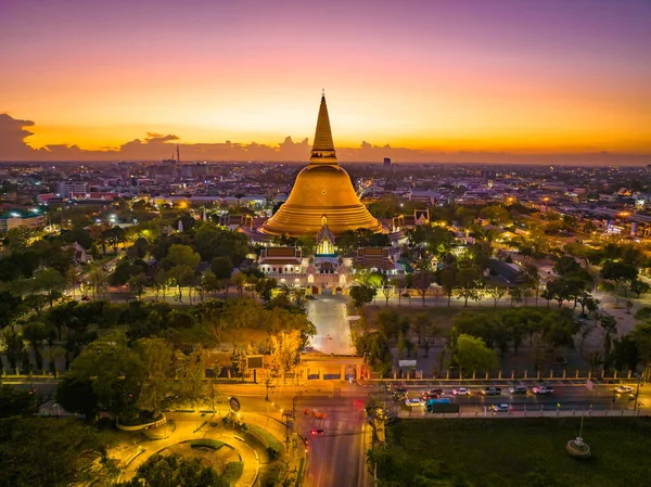 Phra Pathommachedi或Phra Pathom Chedi在泰国是个笨蛋 塔坐落在Nakhon Pathom镇中心的Wat Phra Pathommachedi Ratcha Wora — 图库照片