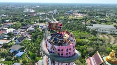 Nakhon Pathom, Tayland, Güney Asya 'daki Ejder Tapınağı Wat Sam Phran' ın hava görüntüsü.
