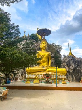 Champathong Mağara Meditasyon Merkezi ya da Thum Jum Pa Thong Rahip Kampı, Tayland 'ın güneydoğu Asya bölgesindeki Ratchaburi bölgesindeki Huai Phai alt bölgesinde dini ritüel mekanı.
