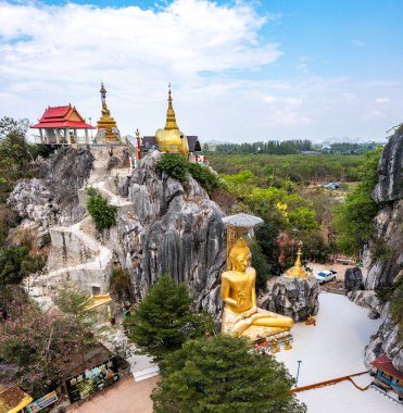 Champathong Mağara Meditasyon Merkezi ya da Thum Jum Pa Thong Rahip Kampı, Tayland 'ın güneydoğu Asya bölgesindeki Ratchaburi bölgesindeki Huai Phai alt bölgesinde dini ritüel mekanı.