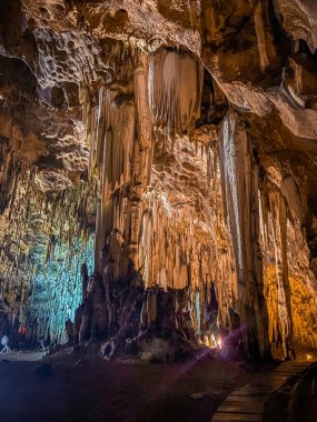 Ratchaburi, Tayland 'daki Khao Bin mağarası. Yüksek kalite fotoğraf
