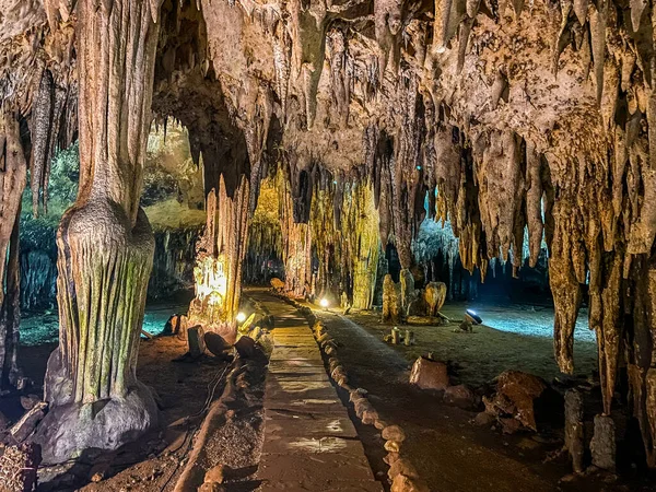 Ratchaburi, Tayland 'daki Khao Bin mağarası. Yüksek kalite fotoğraf