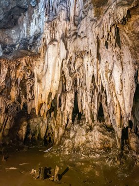 Ratchaburi, Tayland 'daki Khao Bin mağarası. Yüksek kalite fotoğraf