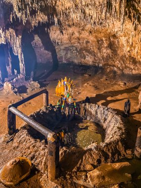 Ratchaburi, Tayland 'daki Khao Bin mağarası. Yüksek kalite fotoğraf