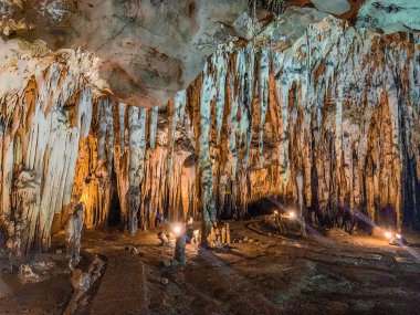 Ratchaburi, Tayland 'daki Khao Bin mağarası. Yüksek kalite fotoğraf