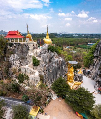 Champathong Mağara Meditasyon Merkezi ya da Thum Jum Pa Thong Rahip Kampı, Tayland 'ın güneydoğu Asya bölgesindeki Ratchaburi bölgesindeki Huai Phai alt bölgesinde dini ritüel mekanı.