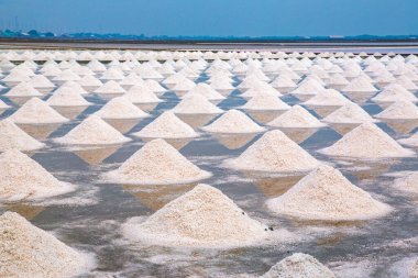 Tayland 'ın Phetchaburi bölgesindeki Tuz çiftliklerinin havadan görünüşü, Güney Doğu Asya