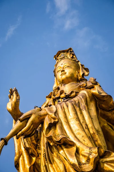 ワット シリコン マハーポー寺院と仏像ナコンパトム 東南アジア — ストック写真